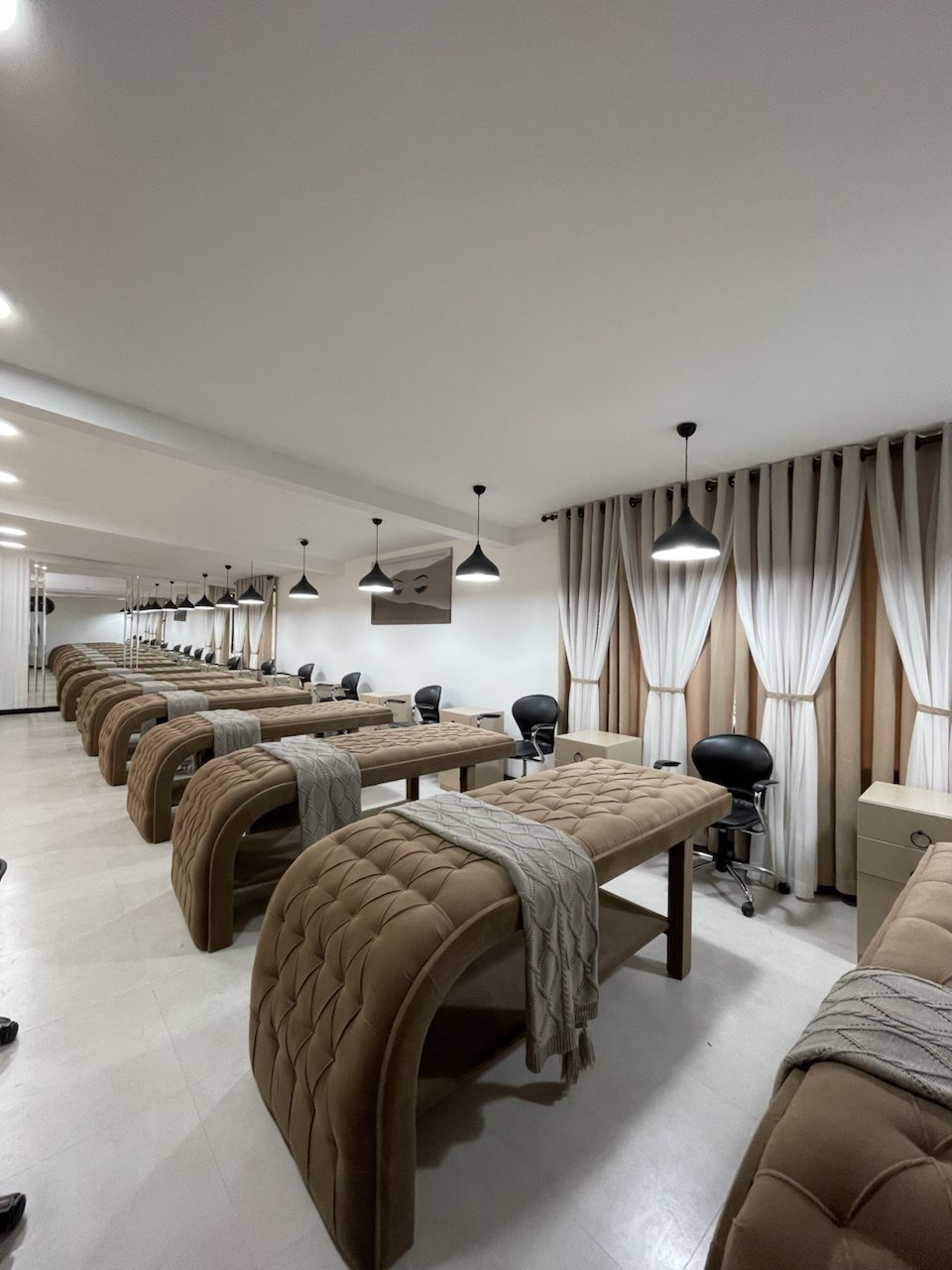 طراحی و اجرای دکوراسیون سالن زیبایی