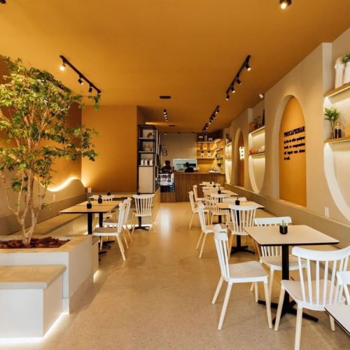 طراحی کافه مدرن یا کلاسیک؟ راهنمای انتخاب بهترین سبک برای کافه شما